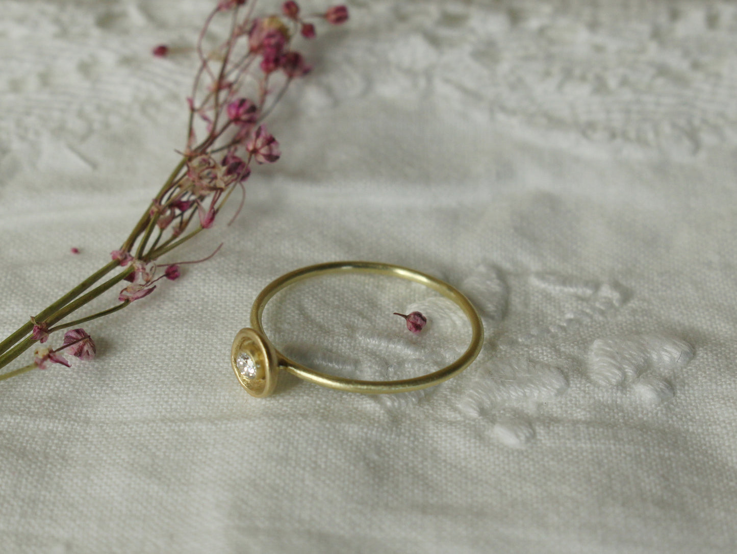 Sweetheart Ring in Solid Gold with Ethical Diamond