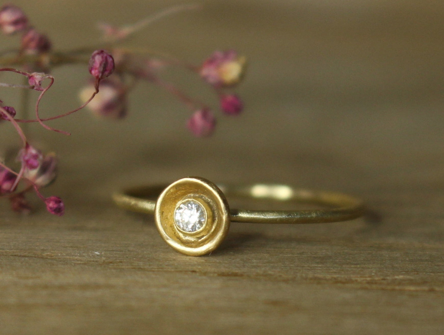 Sweetheart Ring in Solid Gold with Ethical Diamond