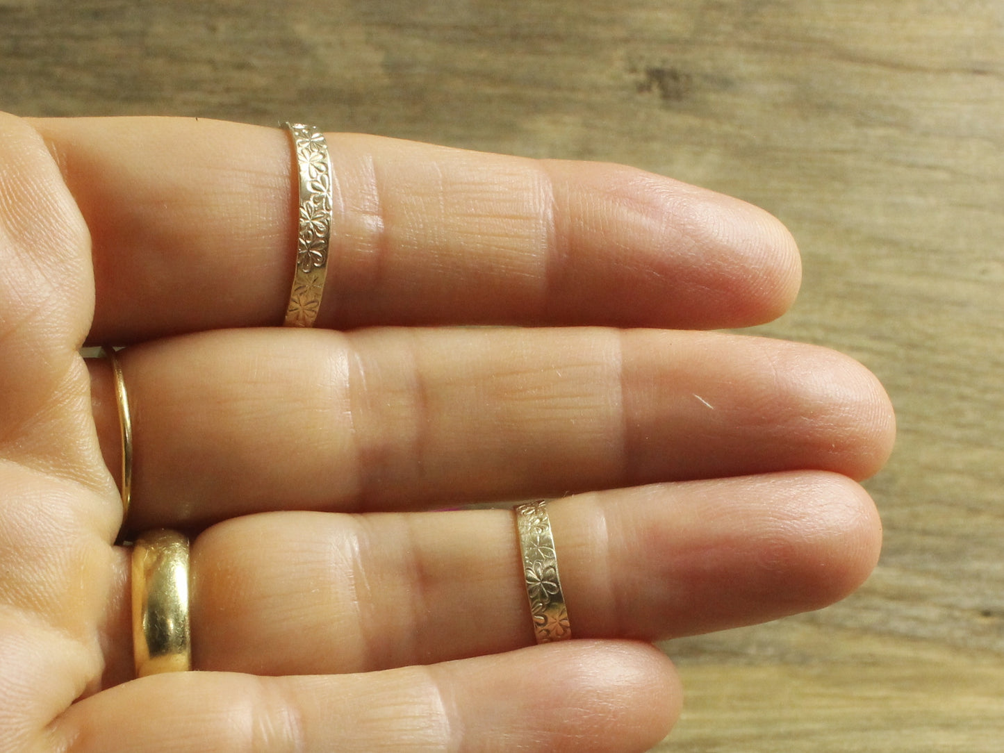 Daisy Band in 9ct or 14ct or 18ct Solid Gold