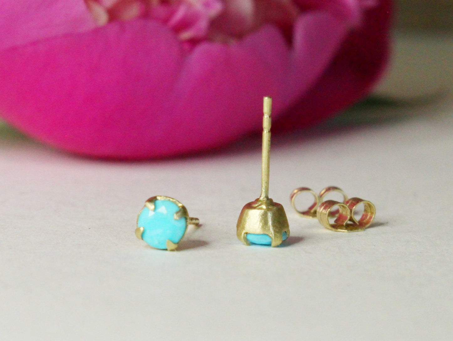 Turquoise Prong Stud Earrings in 9ct Gold