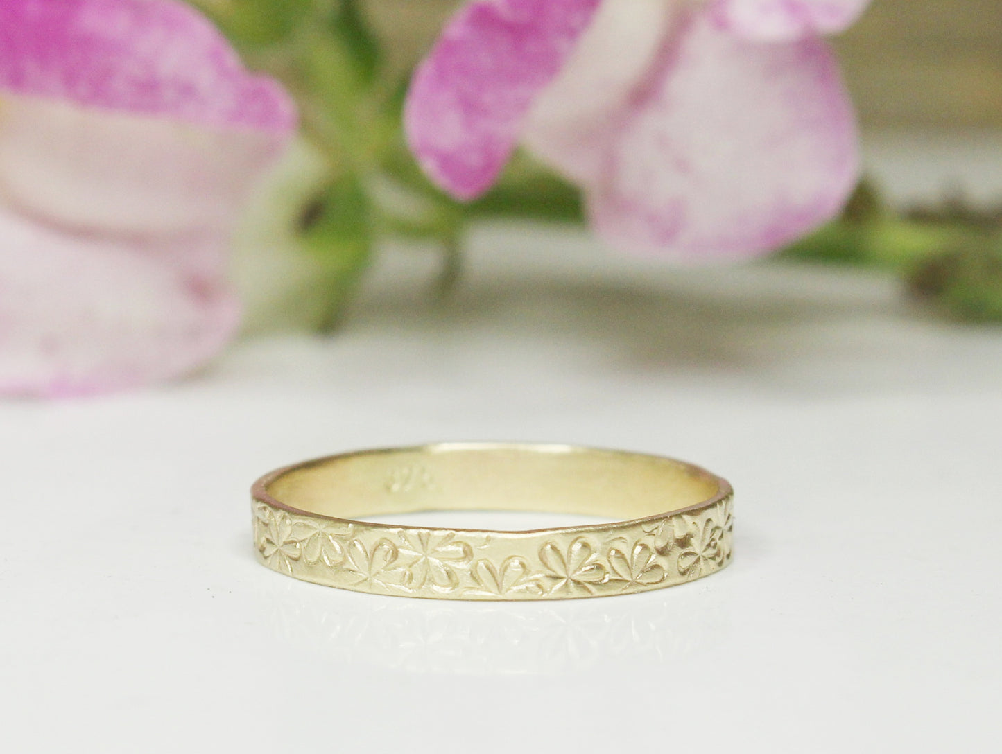 Daisy Band in 9ct or 14ct or 18ct Solid Gold