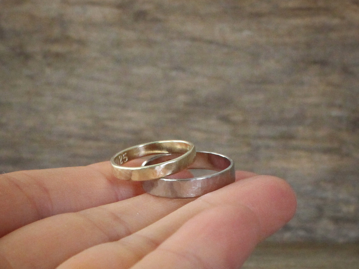 Hammered Flat Band in Solid White Gold