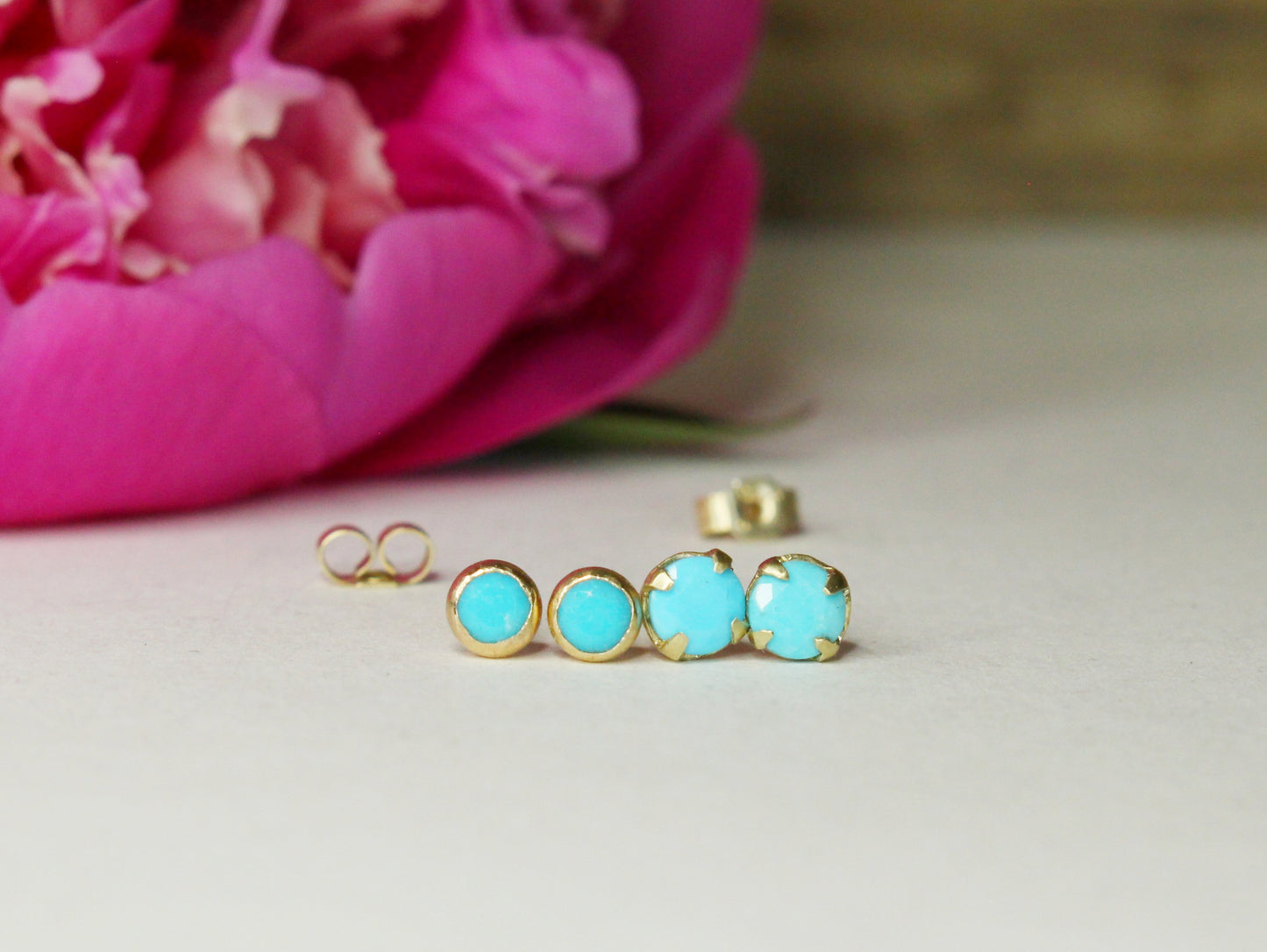 Turquoise Prong Stud Earrings in 9ct Gold