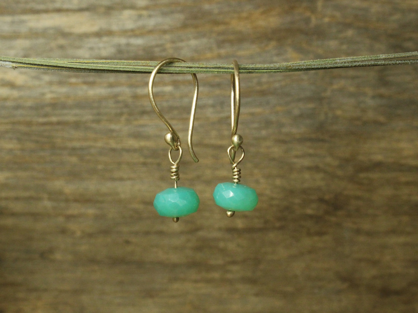 Dangly Earrings in 9ct Gold with Chrysoprase Beads