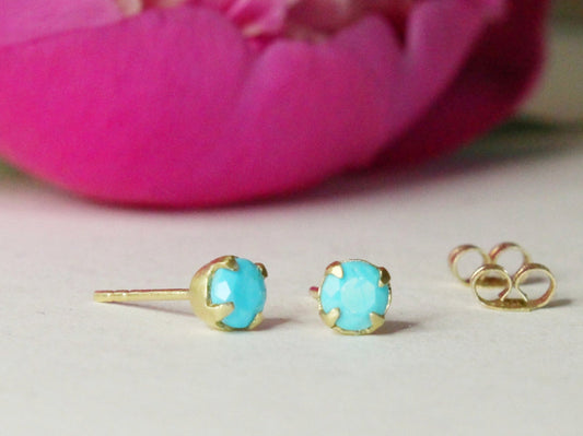 Turquoise Prong Stud Earrings in 9ct Gold