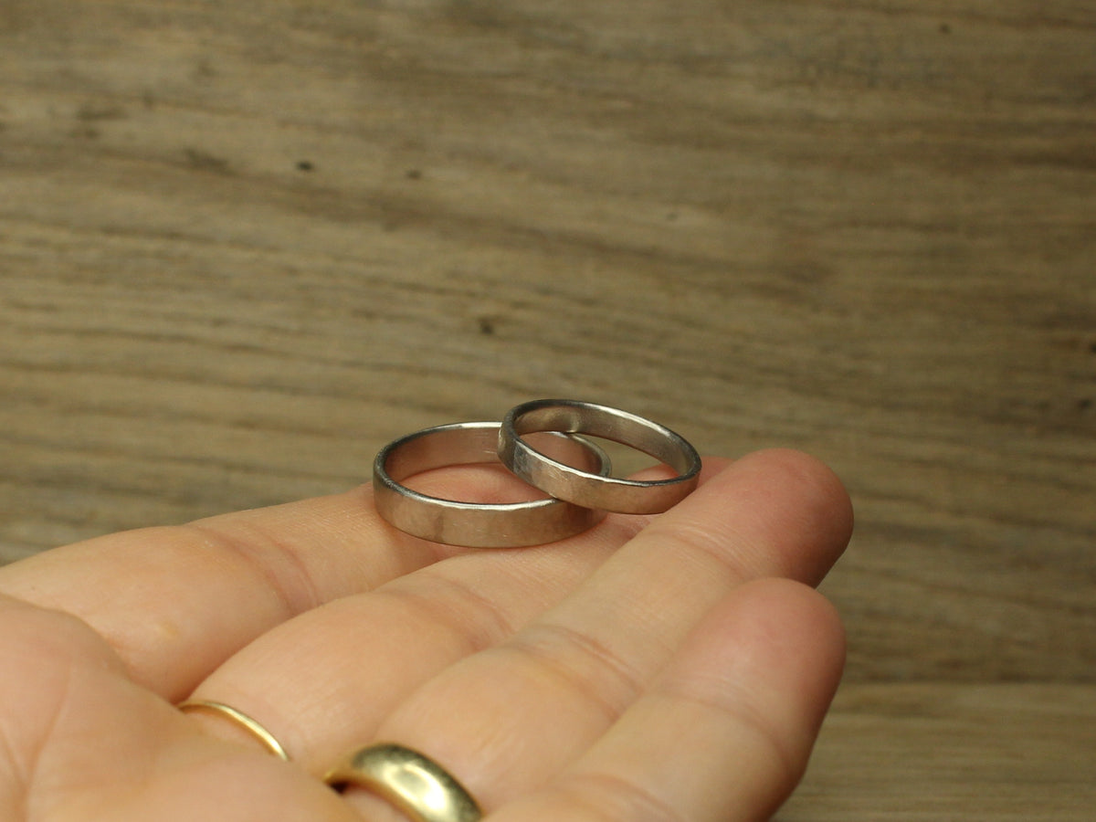 Hammered Flat Band in Solid White Gold
