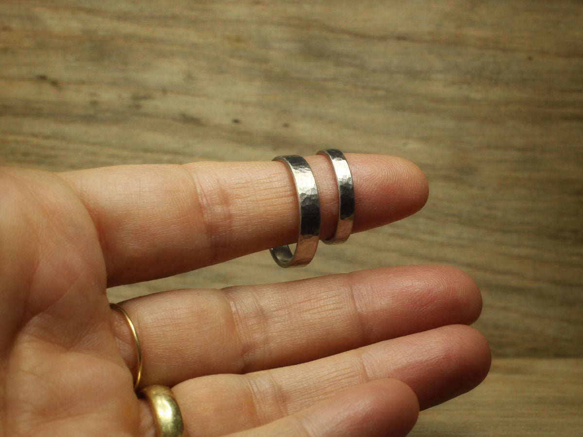 Hammered Flat Band in Solid White Gold